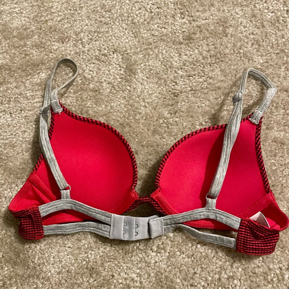 VS Bra - Picture 2 of 3
